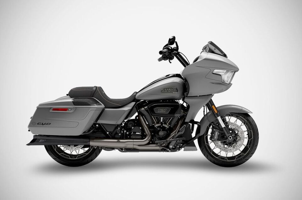 CVO ROAD GLIDE EGZOZ  | 'MAVERICK' SLIP-ONS (21-26)