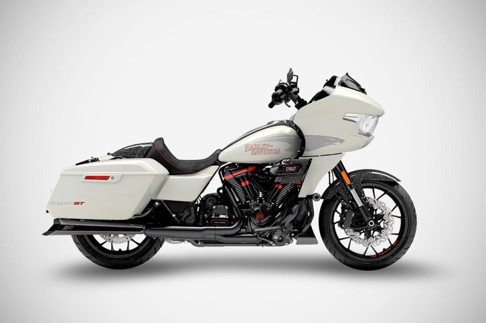 CVO ROAD GLIDE ST EGZOZ | 'MAVERICK' SLIP-ONS (21-25)