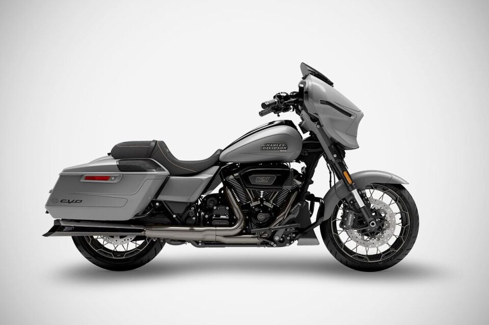 CVO STREET GLIDE EGZOZ | 'MAVERICK' SLIP-ONS (2021-2025)