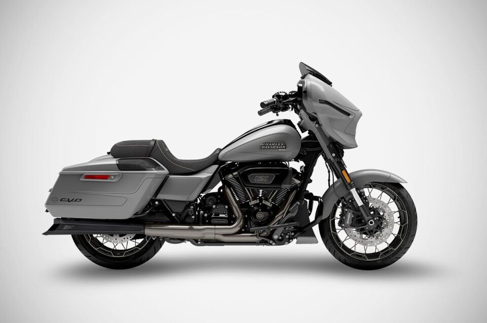 CVO STREET GLIDE EGZOZ | 'MAVERICK' SLIP-ONS (2021-2025)