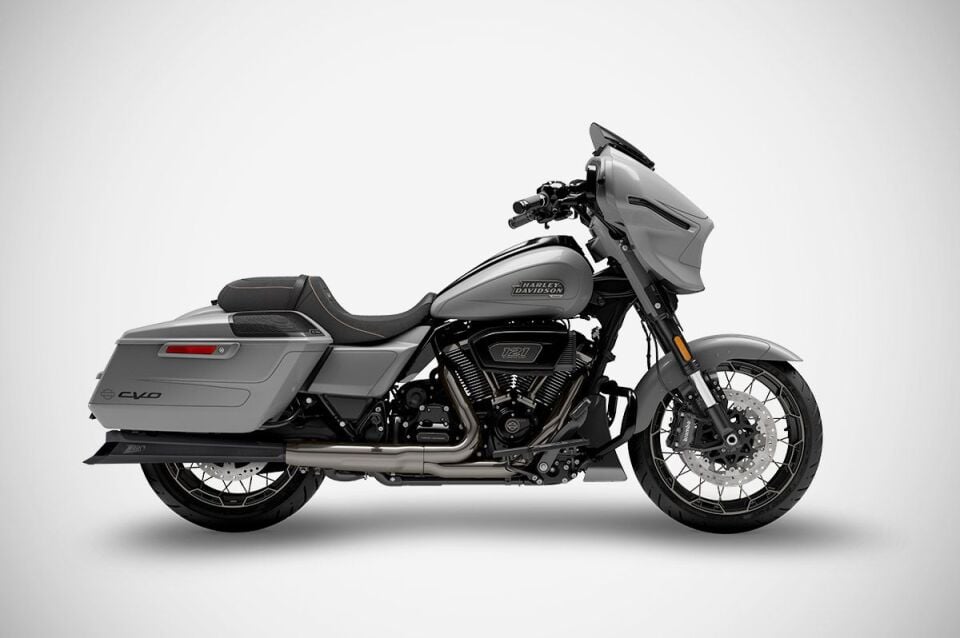 CVO STREET GLIDE EGZOZ | 'MAVERICK' SLIP-ONS (2021-2025)