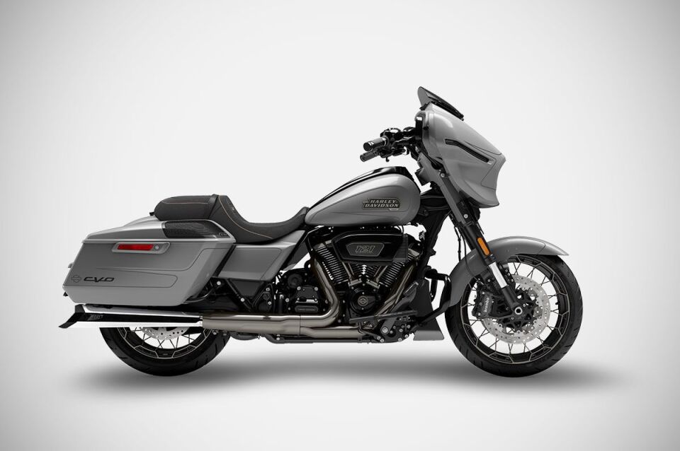 CVO STREET GLIDE EGZOZ | 'MAVERICK' SLIP-ONS (21-26)