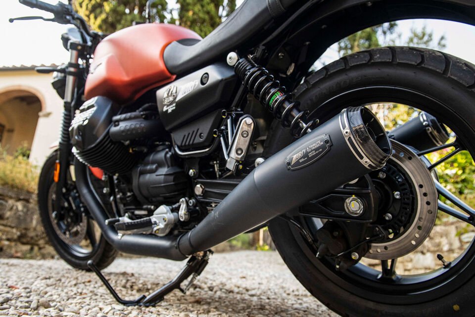 MOTO GUZZI V7 850 EGZOZ | ''LIMITED EDITION'' SLIP-ONS (21-24)