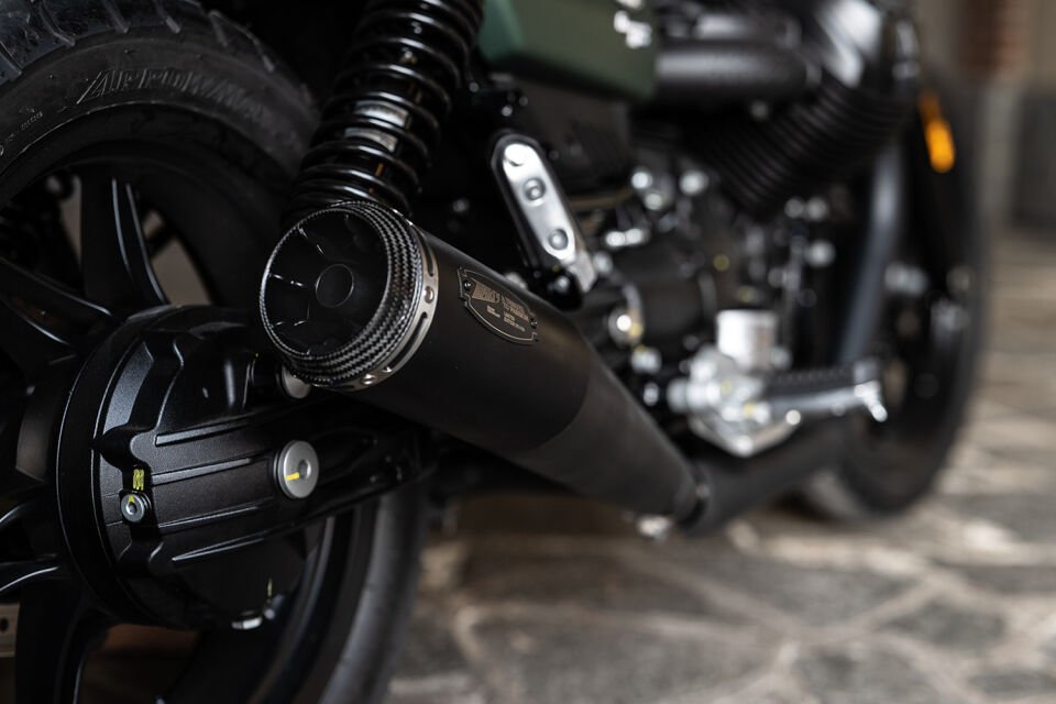 MOTO GUZZI V7 850 EGZOZ | ''LIMITED EDITION'' SLIP-ONS (21-24)