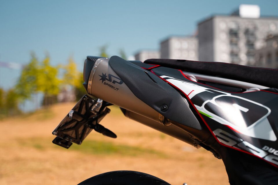 HYPERMOTARD 698 MONO EGZOZ | SLIP-ON ''KONIX-EVO'' (24-25)