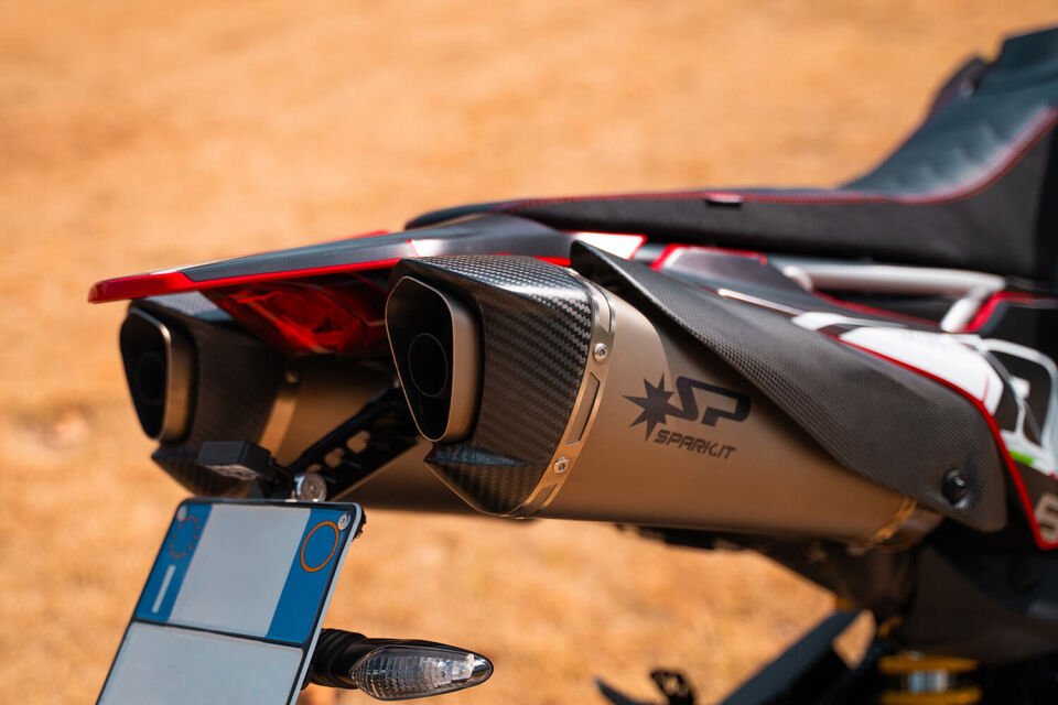 HYPERMOTARD 698 MONO EGZOZ | SLIP-ON ''KONIX-EVO'' (24-25)