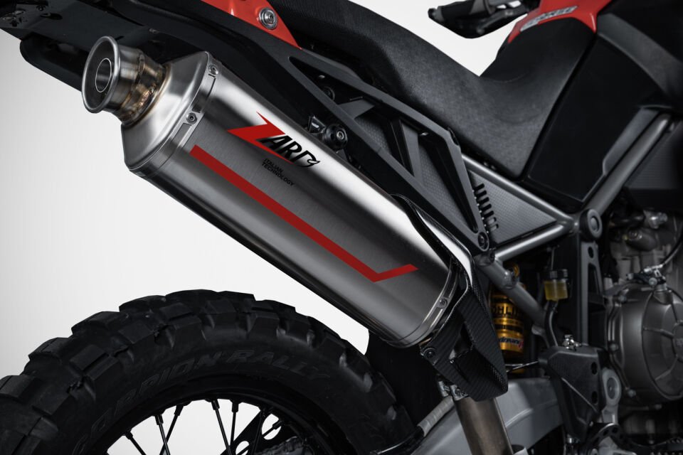 APRILLIA TUAREG 660 EGZOZ | ''SABBIA'' SLIP-ON (2025)